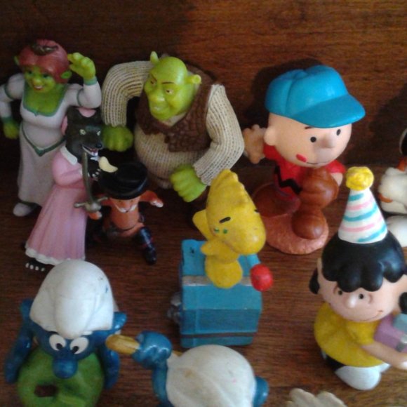 Lot of 33 Mixed Figurine Toys - Picture 9 of 9